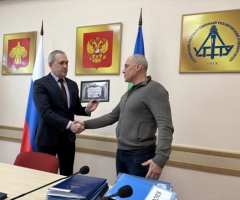 Р. В. Агиней, Н. Ю. Кулябов. Фото УГТУ