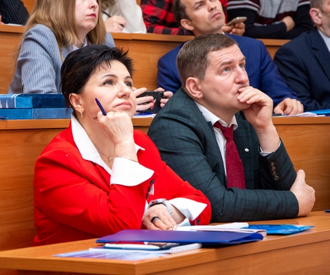 Декан Н. П. Демченко и Д. В. Шаров. Фото УГТУ