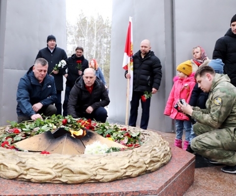 Участники акции у Вечного огня