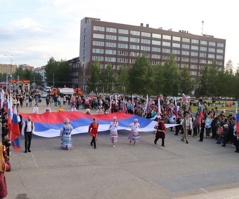 Под символом славным могучей державы!