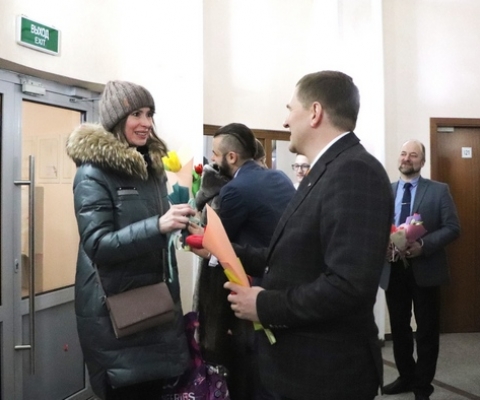 Поздравление сотрудниц НИПИ